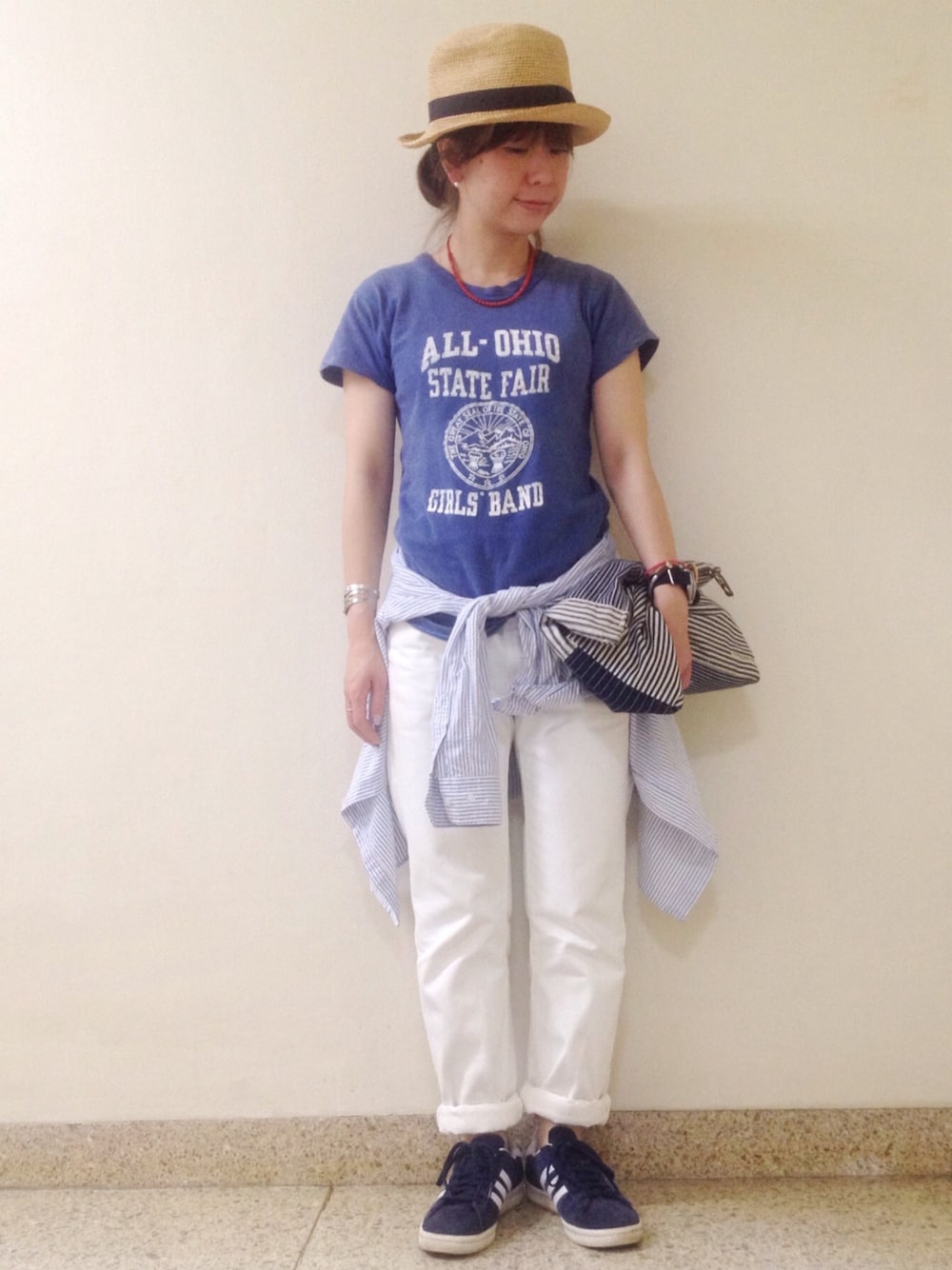 「orslow、白パンツ、ホワイトパンツ、BEAMS BOY、足長効果、部屋撮り」｜「BEAMS BOYの【リンネル 6月号 掲載】orSlow / IVYFIT DENIM WHITE（デニムパンツ、ホワイト系）」を使った、mio morita（takanoさん（レディース・150cm）の夏コーディネートの1枚目の写真