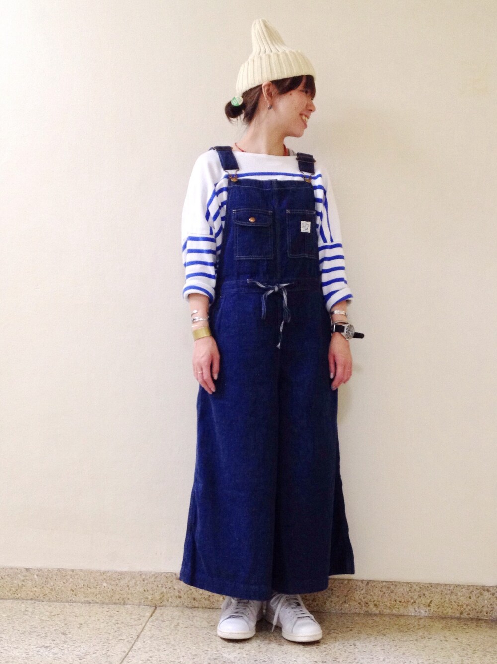 「BEAMS BOY、orslow、サロペット、キュロット、オーバーオール、ワイドパンツ」｜「BEAMS BOYのBEAMS BOY / ナバルボーダー ビックボートネック（Tシャツ/カットソー、ブルー系）」を使った、mio morita（takanoさん（レディース・150cm）の秋コーディネートの1枚目の写真