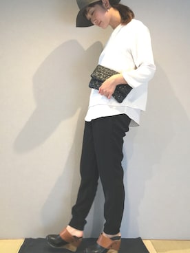 「MARC JACOBS（マークジェイコブス）のアイテム（クラッチバッグ）」を使った、ayumi koyamaさん（レディース・160cm）の春コーディネート