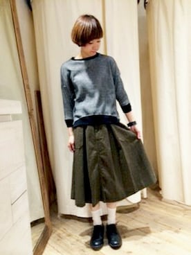 「アーミー」｜「アイテム（スカート）」を使った、mahoさん（レディース・161cm）の秋コーディネート
