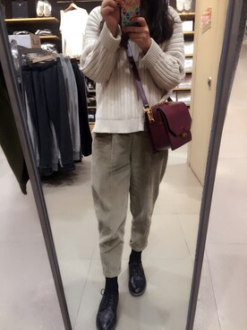 「CHARLES & KEITH（チャールズ & キース）のアイテム（ショルダーバッグ、レッド系）」を使った、akyaさん（レディース・160cm）の冬コーディネート