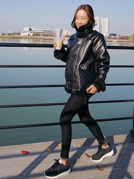 「シック」｜「アイテム（ライダースジャケット）」を使った、ZEMMAWORLDさん（レディース・164cm）の冬コーディネート