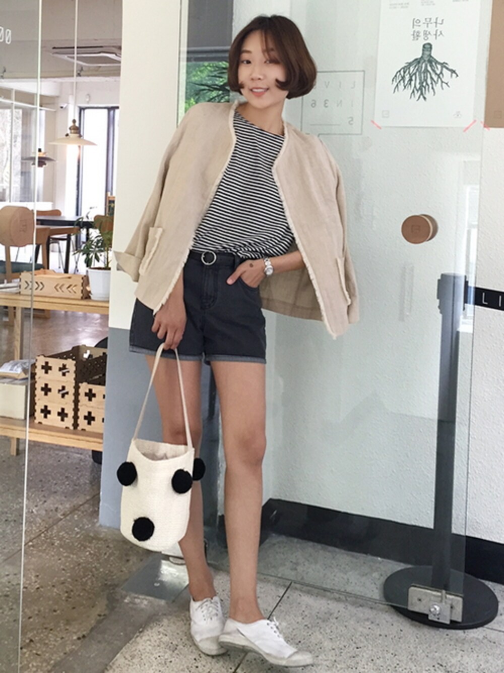 「ショートパンツ、大人カジュアル、ノーカラージャケット、デニムショートパンツ、 カジュアル、夏コーデ、リネンジャケット、 韓国ファッション、 ZEMMAWORLD」｜「ノーカラーリネンフリンジジャケット（ノーカラージャケット、ベージュ系）」を使った、ZEMMAWORLDさん（レディース・164cm）の春コーディネートの1枚目の写真