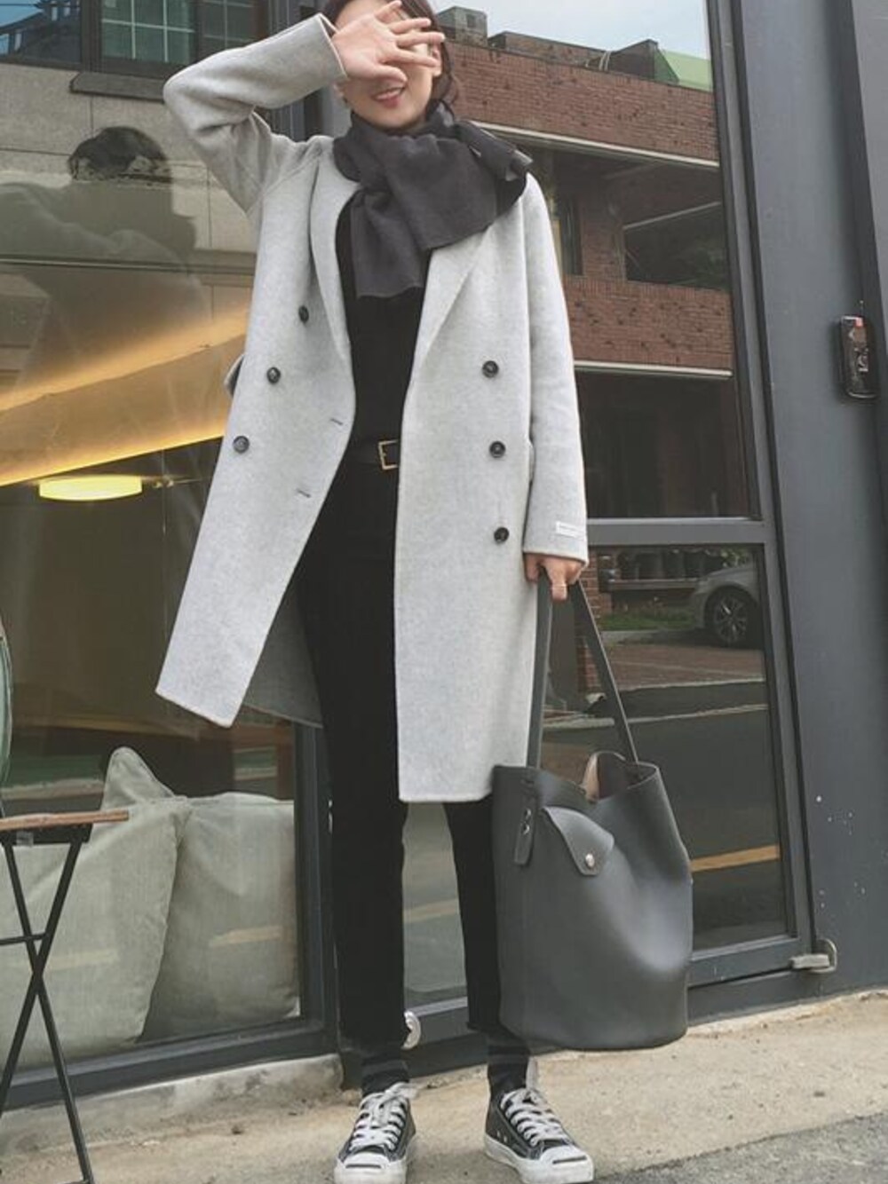 「 コート、 シンプルコーデ、オトナカジュアル、 秋、 秋のコーデ、カットオフパンツ、 ゼンマワールド、zemmaworld」｜「クラシカルハンドメイドコート（ダウンジャケット/コート、グレー系）」を使った、ZEMMAWORLDさん（レディース・164cm）の秋コーディネートの1枚目の写真
