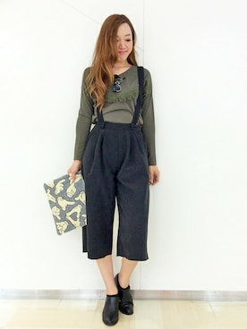 「アイテム（クラッチバッグ、グレー系）」を使った、maoさん（レディース・168cm）の秋コーディネート