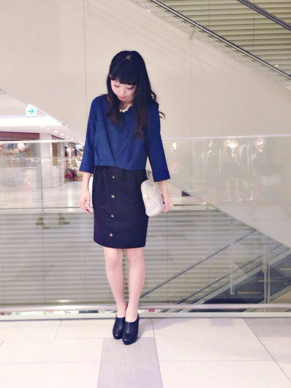 「KATHARINE ROSSの【KATHARINE ROSS】ボリュームパールネックレス（ネックレス、ホワイト系）」を使った、AYUMIさん（レディース・166cm）の秋コーディネートの1枚目の写真