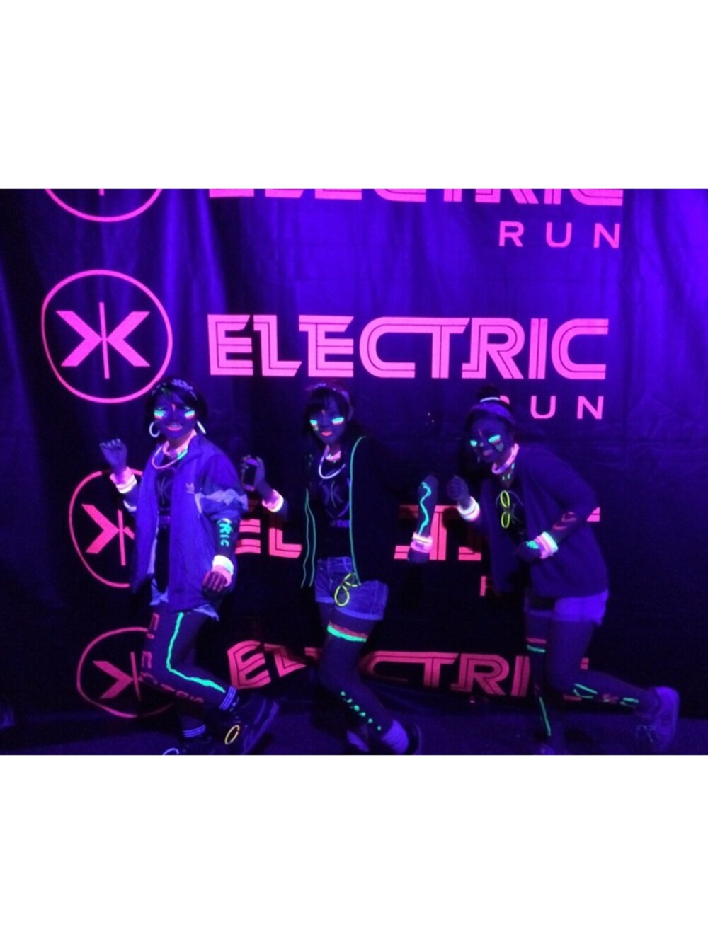 「ELECTRIC、エレクトリックラン」｜「エレクトリックランのアイテム（Tシャツ/カットソー、ブラック系）」を使った、ishikäwä さん（レディース・155cm）の春コーディネートの1枚目の写真