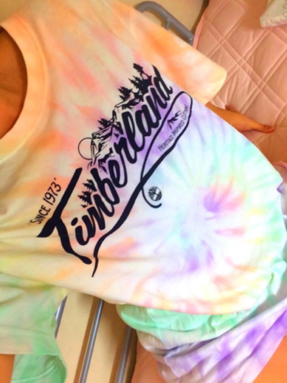 「タイダイ柄、タイダイ染め、colorful、Tシャツ、Timberland、SELFIE、white、タイダイ」｜「Timberlandのアイテム（Tシャツ/カットソー、ホワイト系）」を使った、ishikäwä さん（レディース・155cm）の秋コーディネートの1枚目の写真