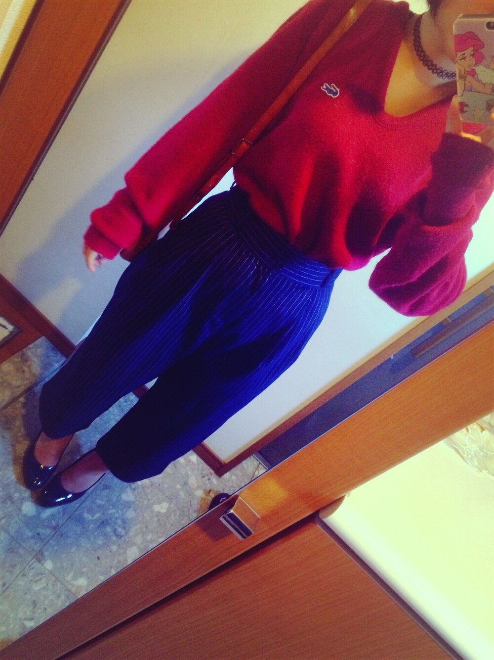 「ニット、ラコステ、ガウチョパンツ、red、LACOSTE、knit、autumn」｜「LACOSTEのマシンウォッシャブル Vネック（ニット/セーター、レッド系）」を使った、ishikäwä さん（レディース・155cm）の秋コーディネートの1枚目の写真