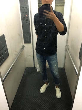 「暗め色」｜「アイテム（スニーカー）」を使った、りゅうさん（メンズ・177cm）の秋コーディネート