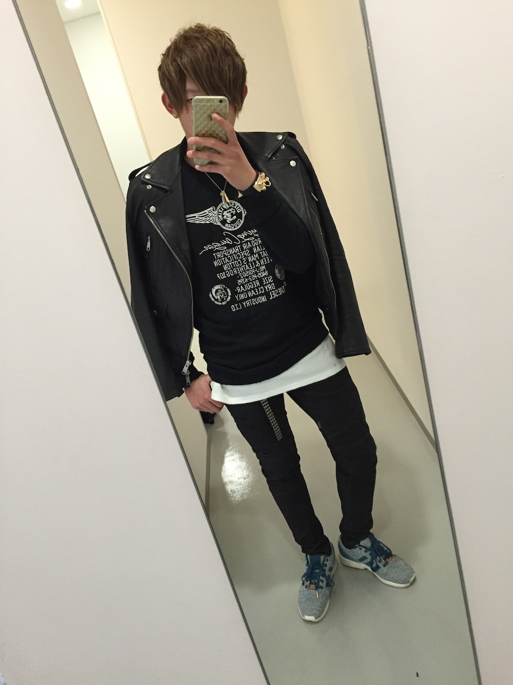 「シンプルコーデ、黒スキニー、Diesel、L.H.P、ライダース、レイジブルー、ブラック、スウェット、フェザー」｜「L.H.PのLHP/エルエイチピー/Double Leather Rider‘s Jacket（ライダースジャケット、ブラック系）」を使った、RYUNOSUKEさん（メンズ・169cm）の冬コーディネートの1枚目の写真