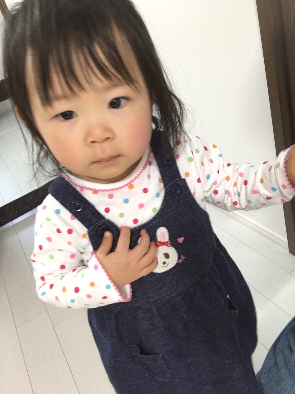 「春コーデ、お散歩、出産祝い」｜「MIKI HOUSEのアイテム（Tシャツ/カットソー、ホワイト系）」を使った、ｶﾘﾎﾟさん（キッズ・80cm）の春コーディネートの1枚目の写真