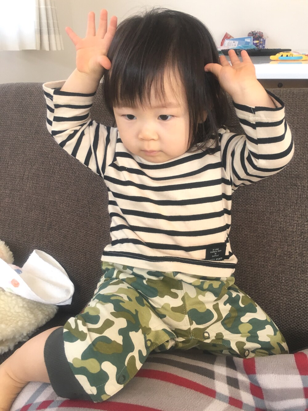 「petit main、雨の日、ロンパース、迷彩、ボーダー」｜「petit mainのアイテム（ロンパース、その他）」を使った、ｶﾘﾎﾟさん（キッズ・80cm）の春コーディネートの1枚目の写真