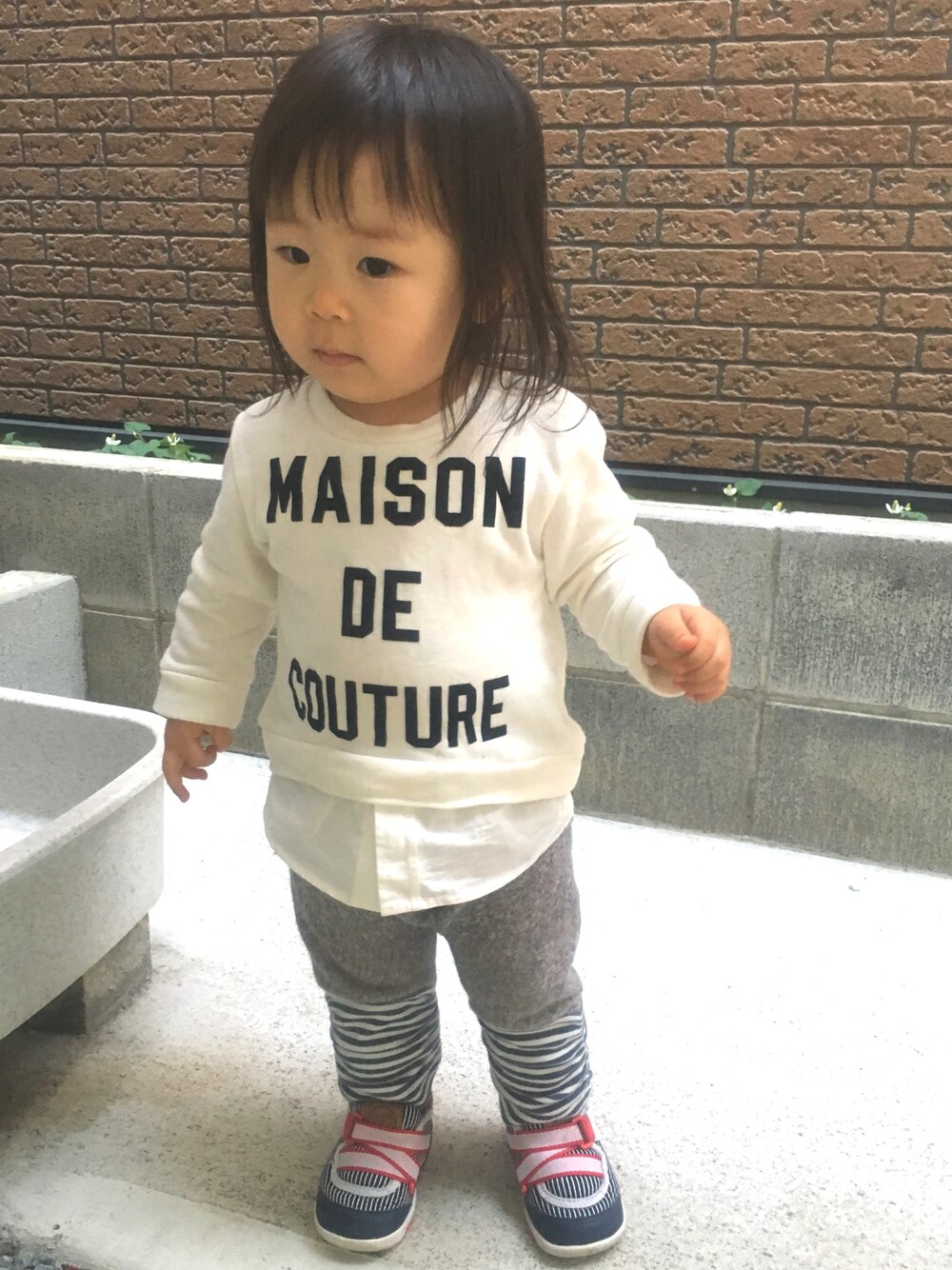 「雨の日コーデ、カジュアル、カジュアルコーデ、雨の日、petit main、大好きな♡petit main、petit main大好き♡」｜「petit mainのシャツ重ね着風ロゴトレーナー（スウェット、ホワイト系）」を使った、ｶﾘﾎﾟさん（キッズ・80cm）の夏コーディネートの1枚目の写真