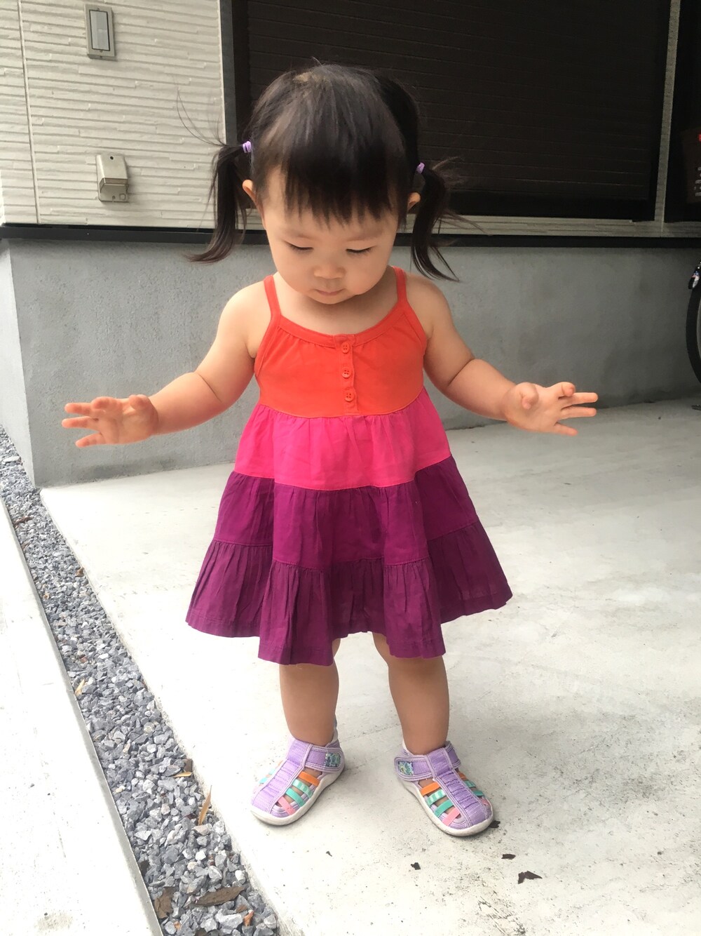「夏コーデ、ワンピース、babygap、赤、Branshes」｜「babyGAPのアイテム（ワンピース、レッド系）」を使った、ｶﾘﾎﾟさん（キッズ・80cm）の夏コーディネートの1枚目の写真