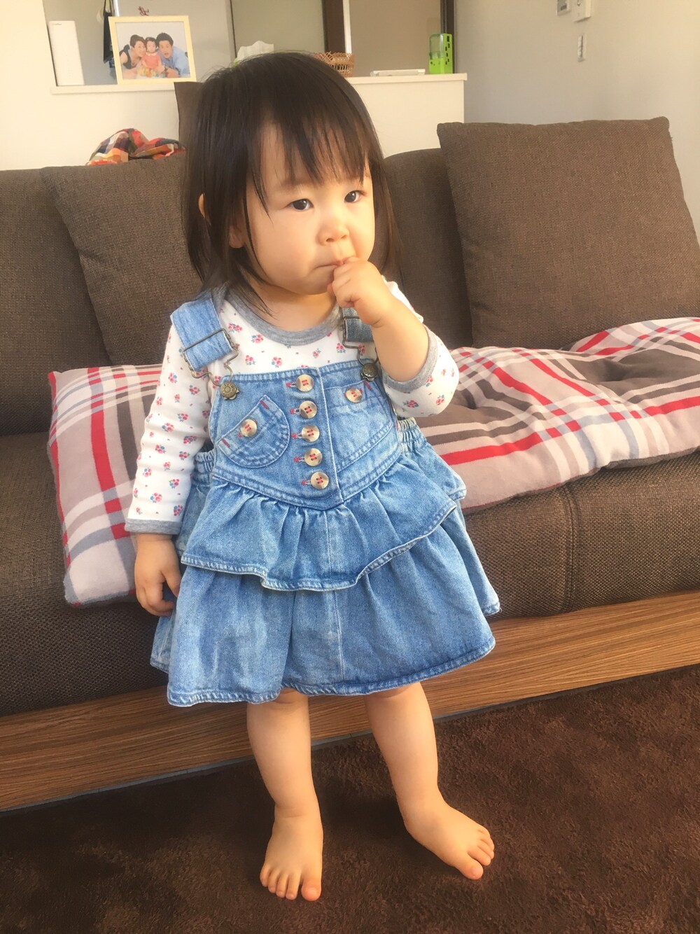 「古着、デニムサロペット、デニムサロペットスカート、古着キッズ、古着サロペット、花柄、花柄ロンパース、オールシーズン、西松屋、ロンパース」｜「西松屋のアイテム（ロンパース、ホワイト系）」を使った、ｶﾘﾎﾟさん（キッズ・80cm）の秋コーディネートの1枚目の写真