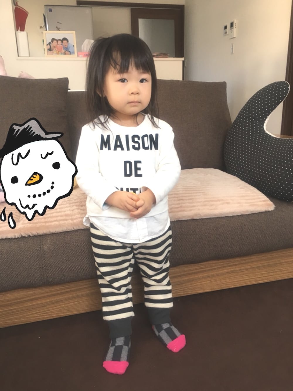「カジュアルコーデ、冬、寒い、白スウェット、petit main、ボーダー、ボーダーパンツ、裏起毛、裏起毛パンツ、西松屋」｜「petit mainのシャツ重ね着風ロゴトレーナー（スウェット、ホワイト系）」を使った、ｶﾘﾎﾟさん（レディース・153cm）の冬コーディネートの1枚目の写真