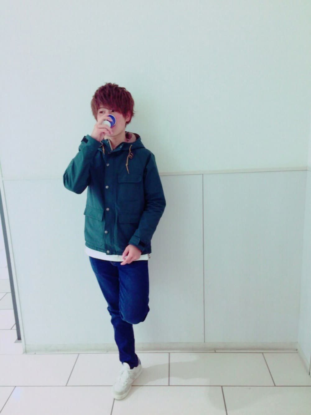 「NEW BALANCEのアイテム（スニーカー、ホワイト系）」を使った、寿さん（メンズ・168cm）の夏コーディネートの1枚目の写真