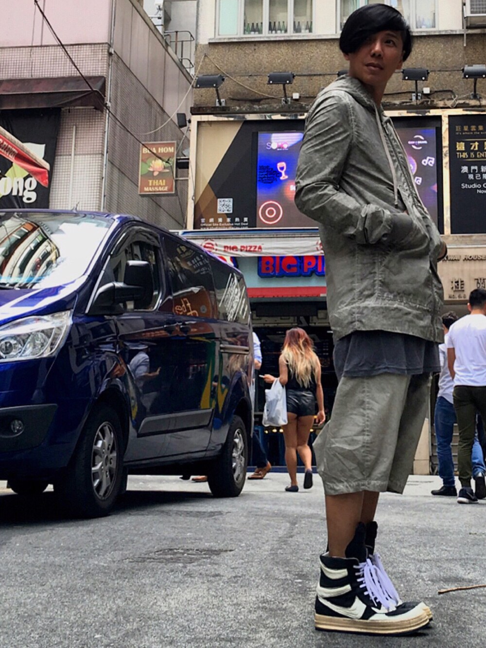 「RICK OWENS、Rick Owens dark shadow、drkshdw、onlywearrickowens、loveforrickowens、lowkeyhighfashion、ootd、STYLE、look」｜「DRKSHDW by RICK OWENSのアイテム（マウンテンパーカー、グレー系）」を使った、Iam Will Iamさん（メンズ・177cm）の秋コーディネートの1枚目の写真