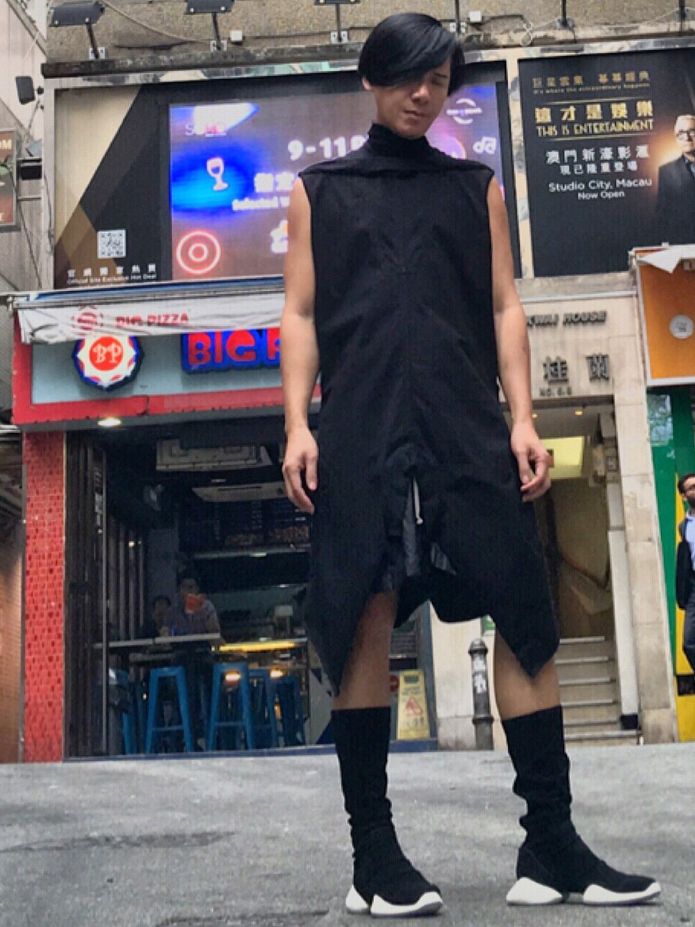 「RICK OWENS、RickOwens×adidas、drkshdw、STYLE、look、ootd」｜「DRKSHDW by RICK OWENSのアイテム（チュニック、ブラック系）」を使った、Iam Will Iamさん（メンズ・176cm）の秋コーディネートの1枚目の写真
