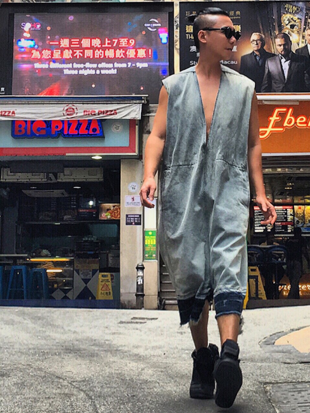 「drkshdw、RICK OWENS、ootd、look、STYLE」｜「DRKSHDW by RICK OWENSのアイテム（つなぎ/オールインワン、ブルー系）」を使った、Iam Will Iamさん（メンズ・176cm）の秋コーディネートの1枚目の写真