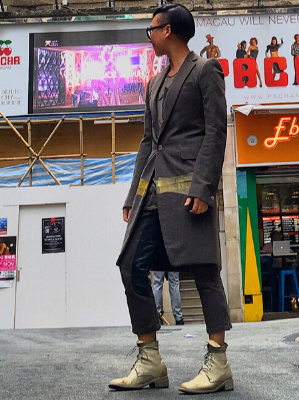 「CAROL CHRISTIAN POELL、drkshdw、GUIDI、RICK OWENS、ootd、look、STYLE」｜「CAROL CHRISTIAN POELLのアイテム（テーラードジャケット、グレー系）」を使った、Iam Will Iamさん（メンズ・176cm）の冬コーディネートの1枚目の写真