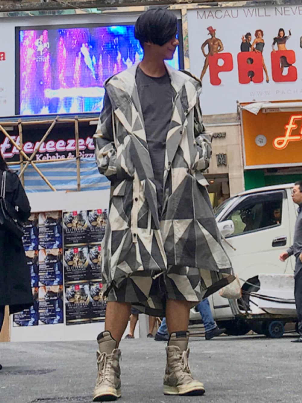 「RICK OWENS、drkshdw、ootd、STYLE、look」｜「DRKSHDW by RICK OWENSのアイテム（モッズコート、その他）」を使った、Iam Will Iamさん（メンズ・176cm）の冬コーディネートの1枚目の写真