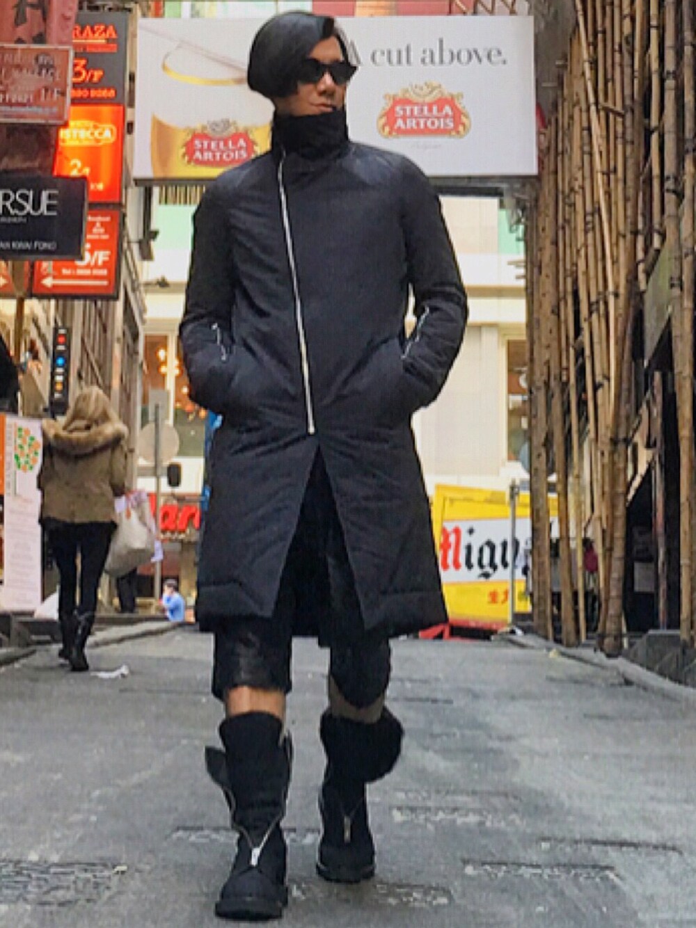 「RICK OWENS、oots、look」｜「Rick Owensのアイテム（ダウンジャケット/コート、ブラック系）」を使った、Iam Will Iamさん（メンズ・176cm）の冬コーディネートの1枚目の写真