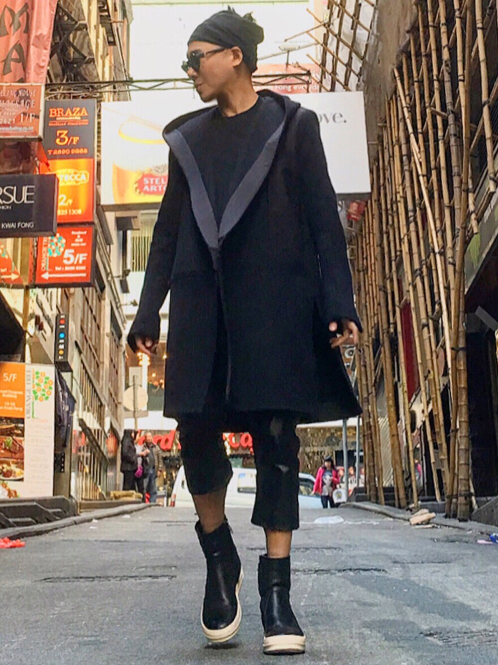 「RICK OWENS、ootd、STYLE」｜「Rick Owensのアイテム（ダッフルコート、ブラック系）」を使った、Iam Will Iamさん（メンズ・176cm）の冬コーディネートの1枚目の写真