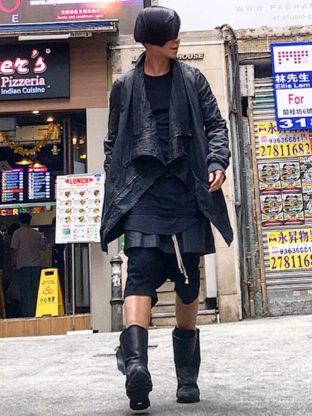 「RICK OWENS、RickOwens×adidas、drkshdw、ootd、STYLE、look」｜「DRKSHDW by RICK OWENSのアイテム（マウンテンパーカー、ブラック系）」を使った、Iam Will Iamさん（メンズ・176cm）の冬コーディネートの1枚目の写真