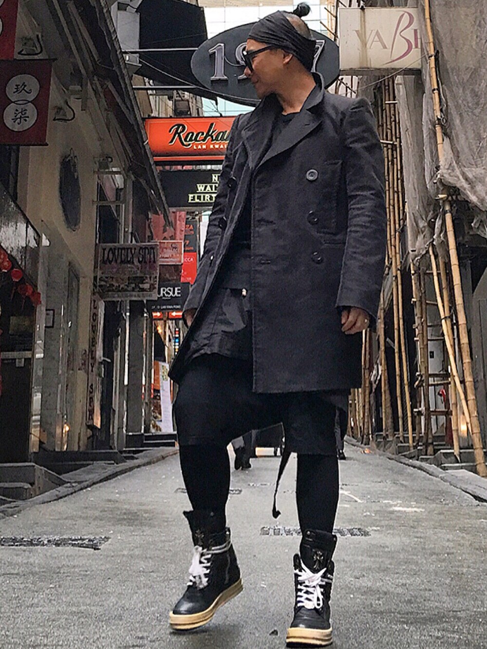 「RICK OWENS、drkshdw、Chrome Hearts、rick owens X chrome hearts、Ootd #、look、STYLE」｜「Rick Owensのアイテム（ピーコート、ブラック系）」を使った、Iam Will Iamさん（メンズ・176cm）の冬コーディネートの1枚目の写真