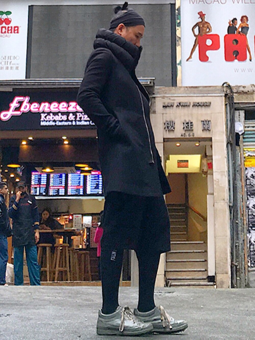 「RICK OWENS、CAROL CHRISTIAN POELL、ootd、STYLE、look」｜「Rick Owensのアイテム（テーラードジャケット、ブラック系）」を使った、Iam Will Iamさん（メンズ・176cm）の冬コーディネートの1枚目の写真