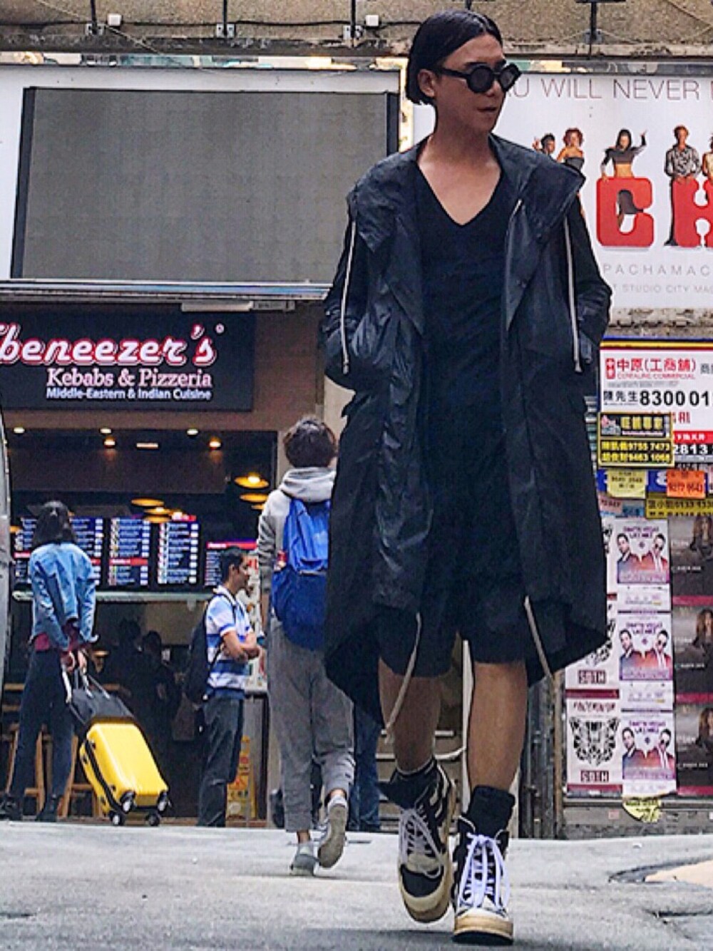 「ootd、RICK OWENS、drkshdw、boris bidjan saberi、look、STYLE」｜「DRKSHDW by RICK OWENSのアイテム（マウンテンパーカー、ブラック系）」を使った、Iam Will Iamさん（メンズ・176cm）の春コーディネートの1枚目の写真