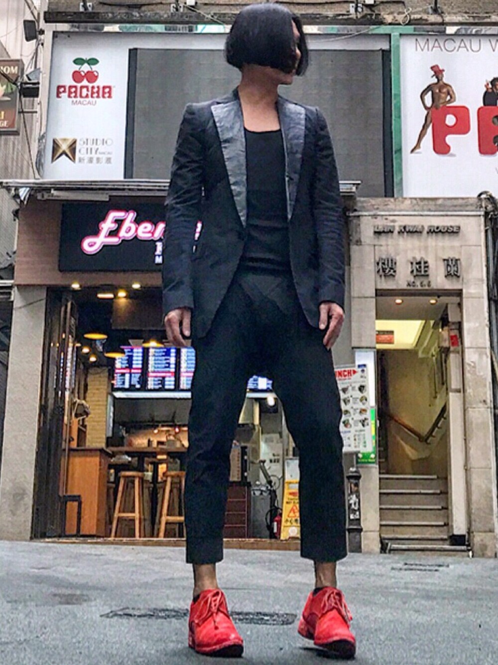 「ootd、STYLE、look、CAROL CHRISTIAN POELL、RICK OWENS」｜「CAROL CHRISTIAN POELLのアイテム（テーラードジャケット、ブラック系）」を使った、Iam Will Iamさん（メンズ・176cm）の春コーディネートの1枚目の写真