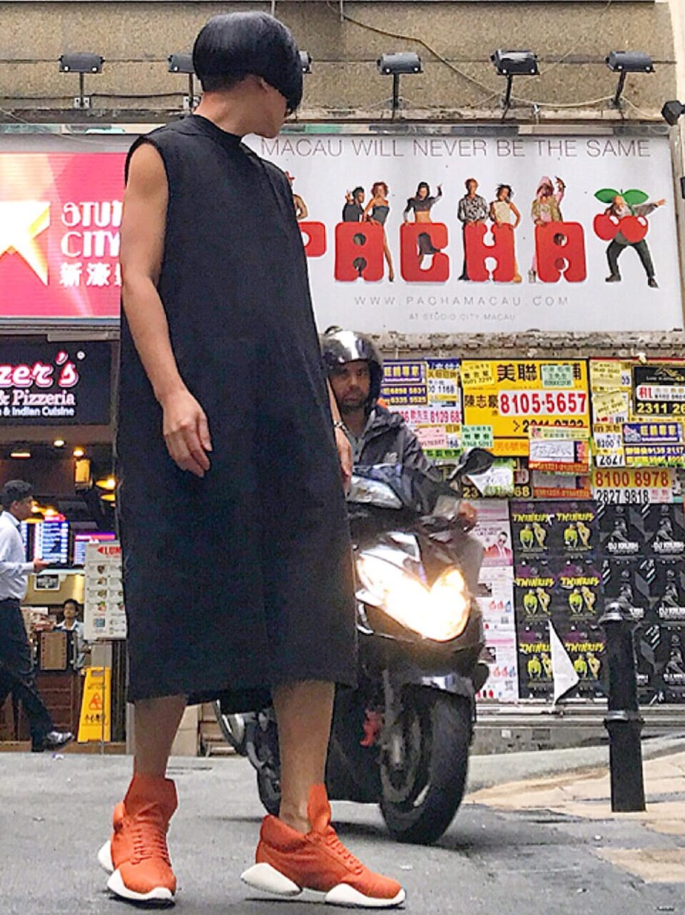 「ootd、STYLE、look、RICK OWENS、RickOwens×adidas、drkshdw」｜「DRKSHDW by RICK OWENSのアイテム（つなぎ/オールインワン、ブラック系）」を使った、Iam Will Iamさん（メンズ・176cm）の春コーディネートの1枚目の写真