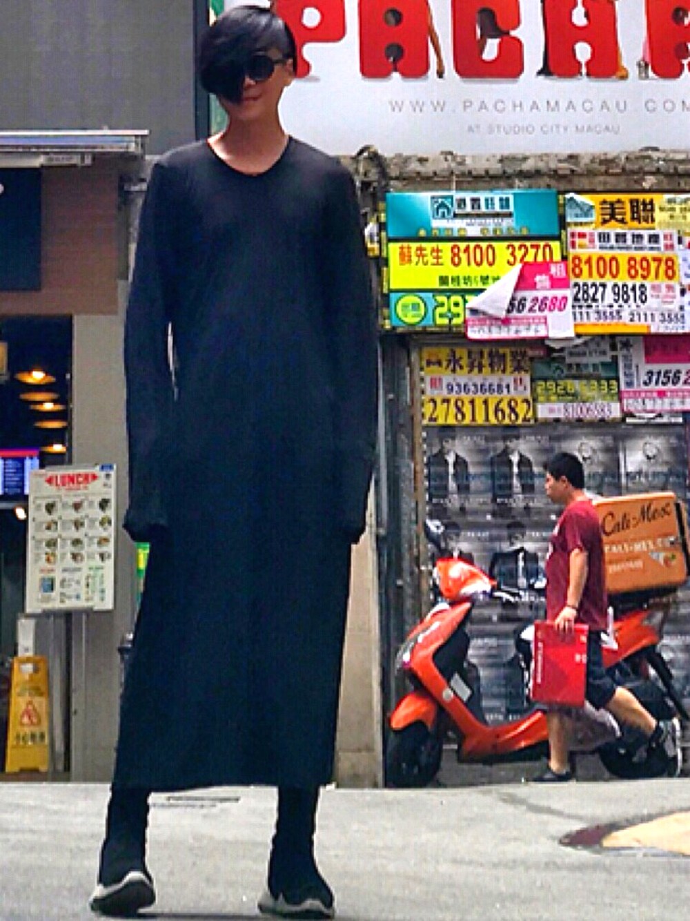 「ootd、RickOwens×adidas、RICK OWENS、JULIUS、STYLE、look」｜「JULIUSのアイテム（チュニック、ブラック系）」を使った、Iam Will Iamさん（メンズ・176cm）の春コーディネートの1枚目の写真