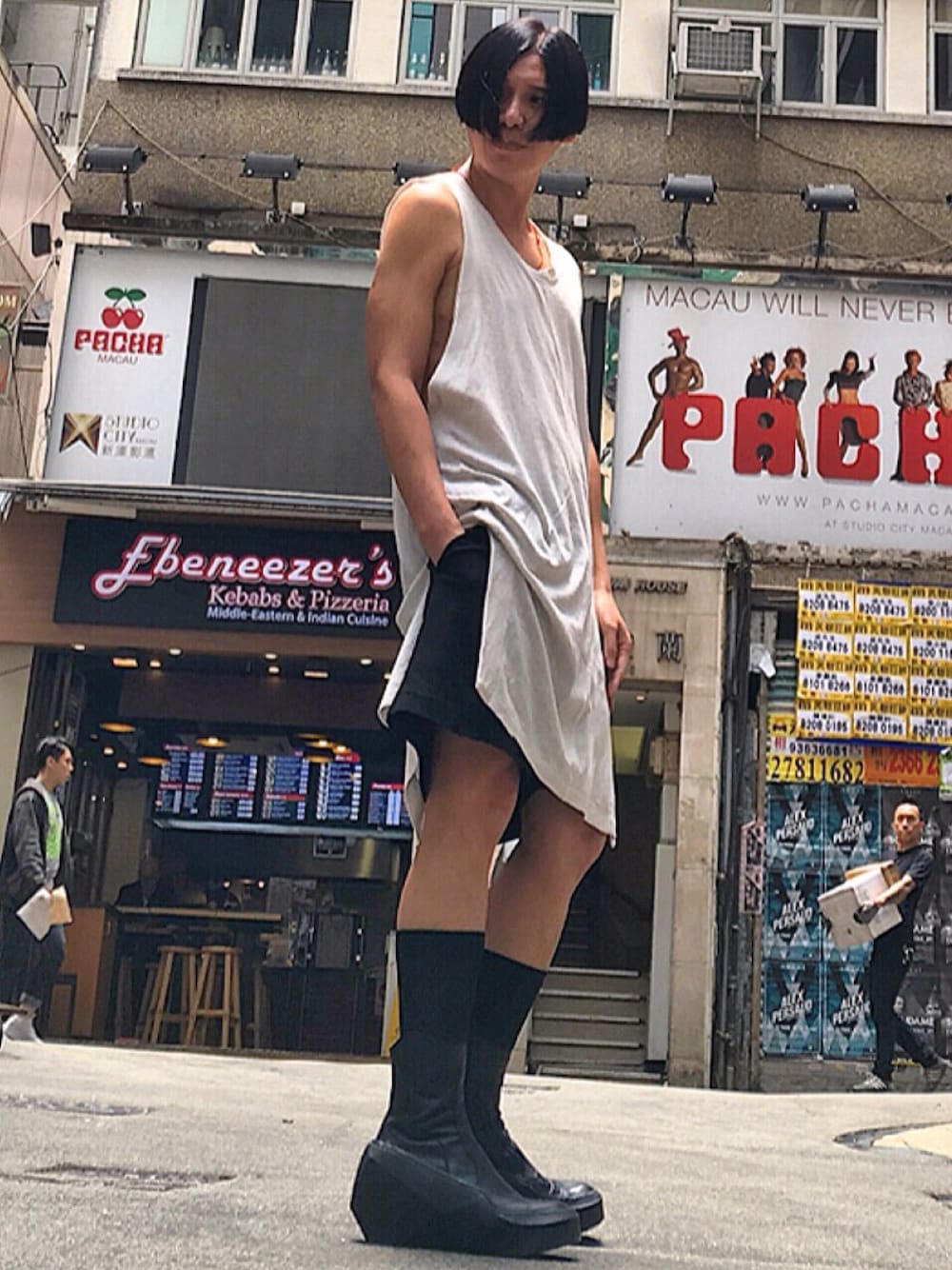 「ootd、STYLE、look、JULIUS、RICK OWENS」｜「JULIUSのアイテム（シャツワンピース、ベージュ系）」を使った、Iam Will Iamさん（メンズ・176cm）の春コーディネートの1枚目の写真