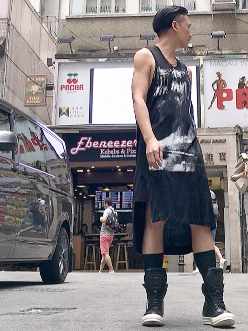 「夏コーデ、ootd、RICK OWENS、JULIUS、look、STYLE」｜「JULIUSのアイテム（シャツワンピース、ブラック系）」を使った、Iam Will Iamさん（メンズ・176cm）の春コーディネートの1枚目の写真