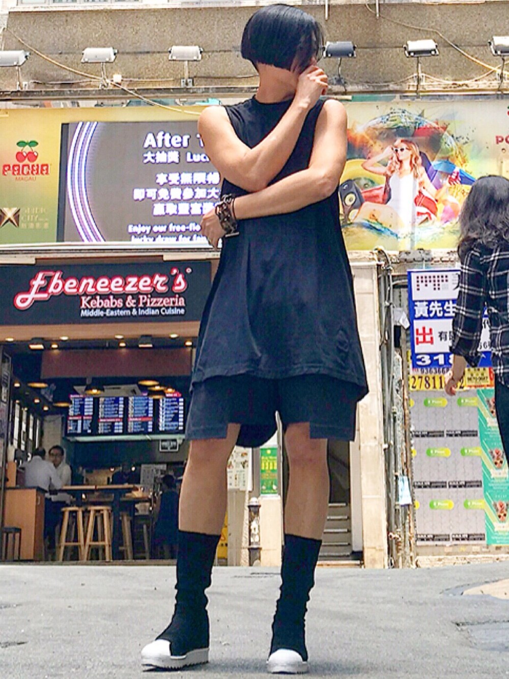 「黒、RICK OWENS、RickOwens×adidas、ootd、look、STYLE」｜「Rick Owensのアイテム（Tシャツ/カットソー、ブラック系）」を使った、Iam Will Iamさん（メンズ・176cm）の春コーディネートの1枚目の写真