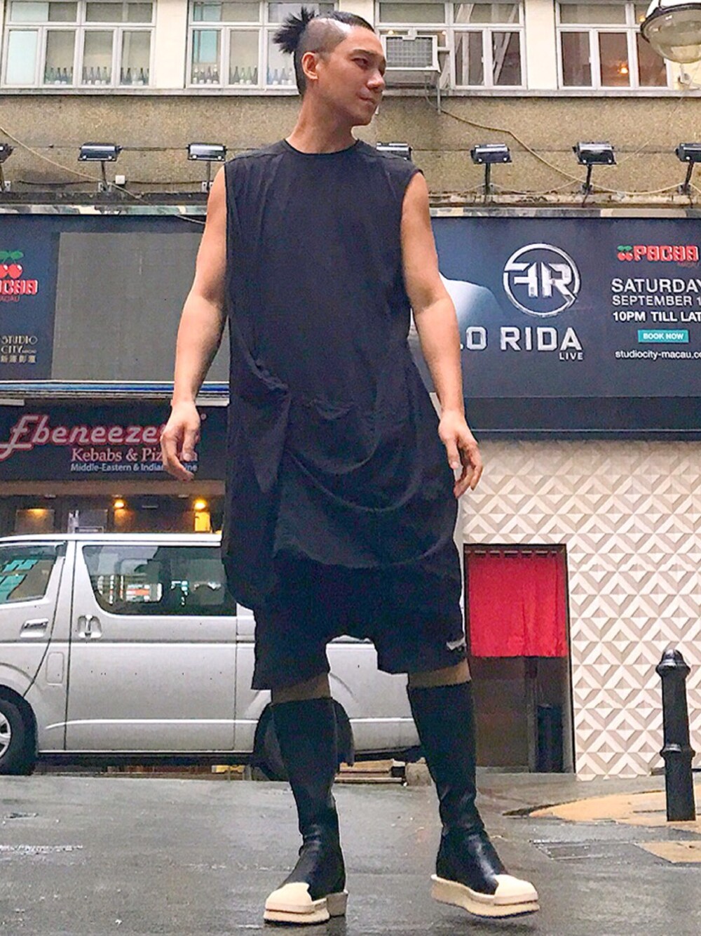 「ootd、STYLE、look、秋のコーデ、RICK OWENS、RickOwens×adidas、drkshdw」｜「Rick Owensのアイテム（Tシャツ/カットソー、ブラック系）」を使った、Iam Will Iamさん（メンズ・176cm）の秋コーディネートの1枚目の写真