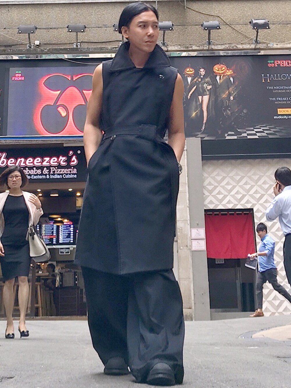 「ootd、STYLE、look、RICK OWENS、RickOwens×adidas、drkshdw」｜「Rick Owensのアイテム（その他アウター、ブラック系）」を使った、Iam Will Iamさん（メンズ・176cm）の秋コーディネートの1枚目の写真