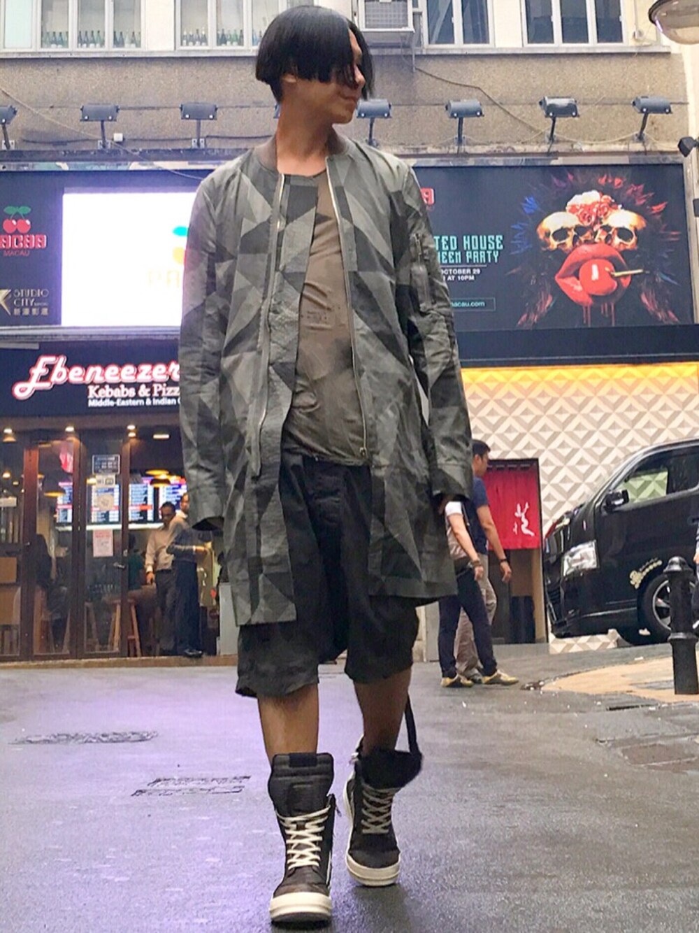 「ootd、秋のコーデ、STYLE、look、RICK OWENS、drkshdw」｜「DRKSHDW by RICK OWENSのアイテム（ライダースジャケット、グリーン系）」を使った、Iam Will Iamさん（メンズ・176cm）の秋コーディネートの1枚目の写真