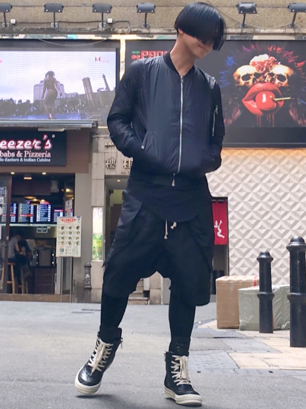 「黒スキニー、ootd、look、STYLE、RICK OWENS、drkshdw」｜「Rick Owensのアイテム（ナイロンジャケット、ブラック系）」を使った、Iam Will Iamさん（メンズ・176cm）の秋コーディネートの1枚目の写真