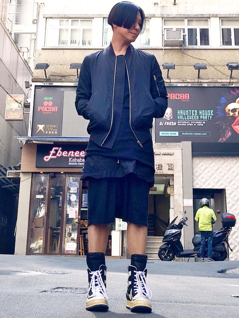 「ootd、STYLE、RICK OWENS、drkshdw、look」｜「Rick Owensのアイテム（ナイロンジャケット、ブラック系）」を使った、Iam Will Iamさん（メンズ・176cm）の秋コーディネートの1枚目の写真