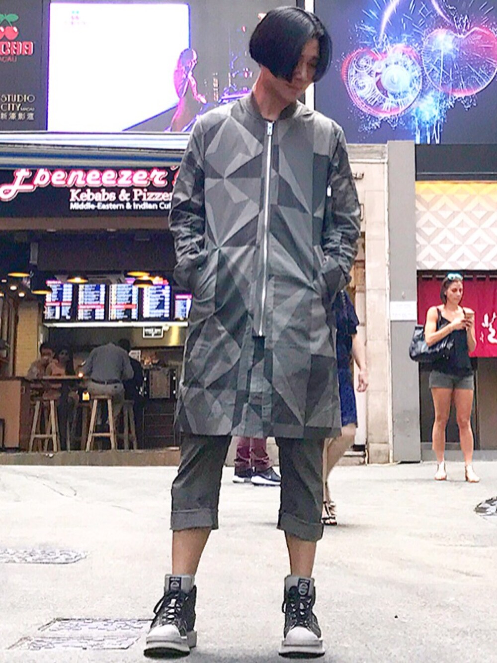 「ootd、look、STYLE、RICK OWENS、RickOwens×adidas、drkshdw」｜「DRKSHDW by RICK OWENSのアイテム（ミリタリージャケット、グリーン系）」を使った、Iam Will Iamさん（メンズ・176cm）の秋コーディネートの1枚目の写真
