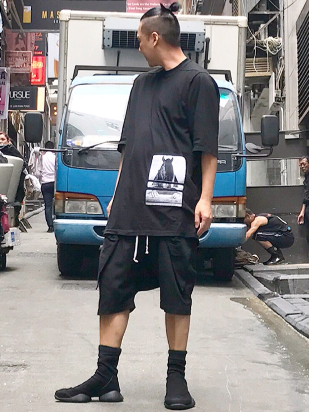 「秋冬、ootd、look、STYLE、RICK OWENS、RickOwens×adidas、drkshdw」｜「DRKSHDW by RICK OWENSのアイテム（Tシャツ/カットソー、ブラック系）」を使った、Iam Will Iamさん（メンズ・176cm）の秋コーディネートの1枚目の写真