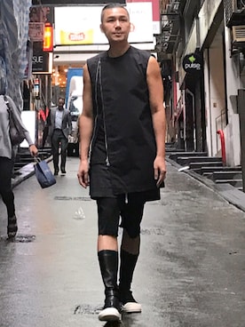 「DRKSHDW by RICK OWENS（ダークシャドウ バイ リックオウエンス）のアイテム（カーゴパンツ）」を使った、Iam Will Iamさん（メンズ・176cm）の秋コーディネート