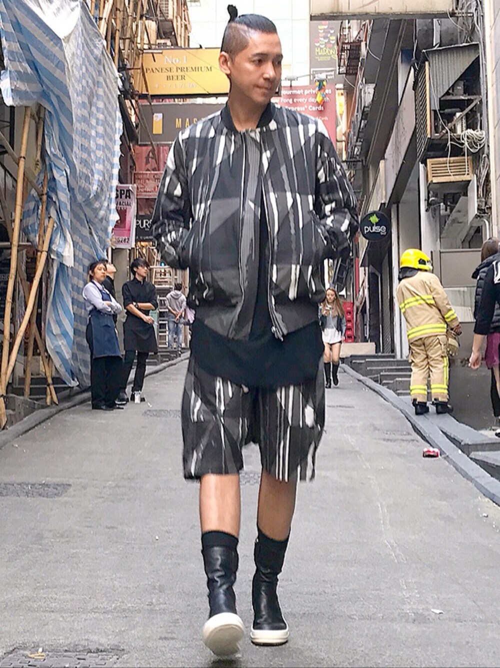「ootd、冬、look、STYLE、RICK OWENS、drkshdw」｜「DRKSHDW by RICK OWENSのアイテム（ミリタリージャケット、その他）」を使った、Iam Will Iamさん（メンズ・176cm）の秋コーディネートの1枚目の写真