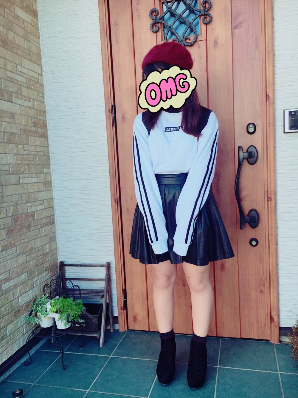 「黒、秋コーデ、白、ベレー帽、韓国ファッション、オルチャンファッション、シンプル、ブーツ、プチプラ」｜「WEGOのアイテム（ブーティ、ブラック系）」を使った、mumuさん（レディース・153cm）の秋コーディネートの1枚目の写真