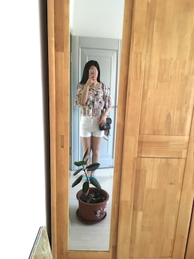 「EMPORIO ARMANI（エンポリオアルマーニ）のアイテム（アナログ腕時計、ベージュ系）」を使った、张大美少女さん（レディース）の夏コーディネート